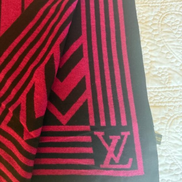 louis vuitton scarf 65 cashmere 35 silk - Picture 3 of 8